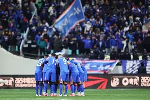 九游体育赛事-申花半场1射门光州进球被吹马莱莱染黄