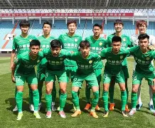 九游体育体验-“苏超”盐城队球员中场吊射破门